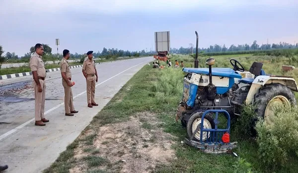 बिजनौर : डीसीएम की टक्कर से ट्रैक्टर-ट्रॉली में सवार 11 श्रद्धालु घायल, हरिद्वार से गंगा स्नान कर लौट रहे थे