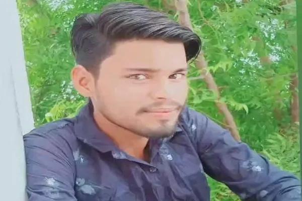 मुरादाबाद : सड़क हादसे में एक की मौत, तीन की हालत गंभीर