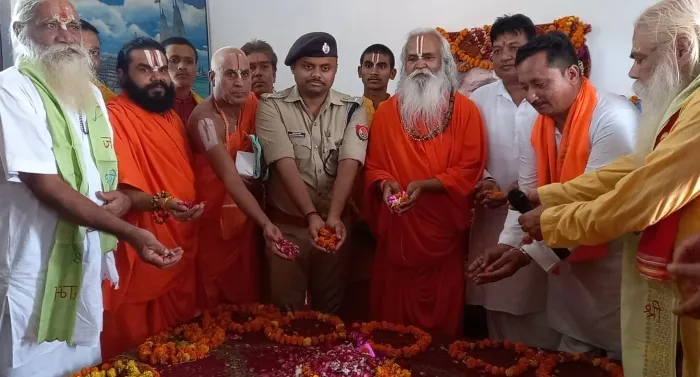 अयोध्या: संतों ने समाधि स्थल पर आयोजित की श्रद्धांजलि सभा, 19वीं पुण्यतिथि आज