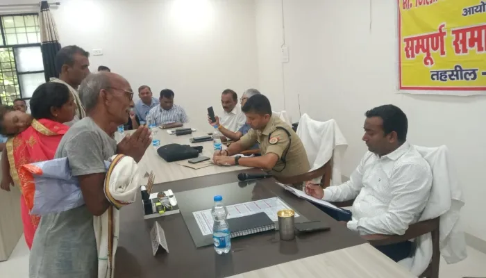 अयोध्या: सम्पूर्ण समाधान दिवस में डीएम ने मौके पर कई मामलों का किया निस्तारण