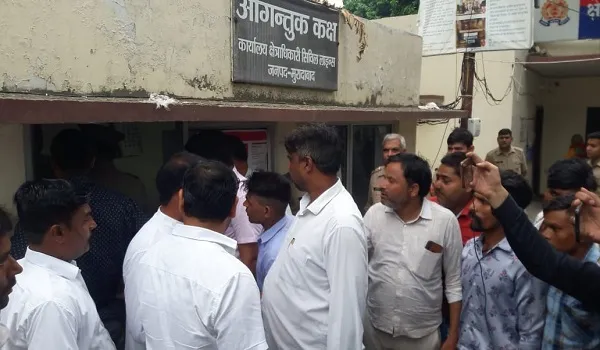 मुरादाबाद : नाबालिग बहन की बरामदगी न होने पर सीओ ऑफिस में किया हंगामा, पुलिस पर  लगाए गंभीर आरोप