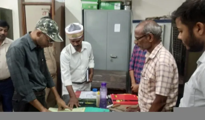 सीडीओ ने विकास भवन स्थित कार्यालयों का किया औचक निरीक्षण, अनुपस्थित मिले कर्मचारियों के अधिकारियों से मांगा स्पष्टीकरण