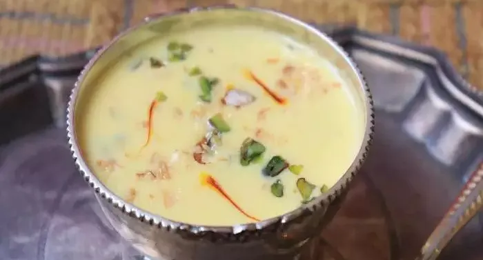 हरियाली तीज के खास मौके पर बनाएं स्वादिष्ट बासुंदी, जानें स्पेशल डेजर्ट रेसिपी