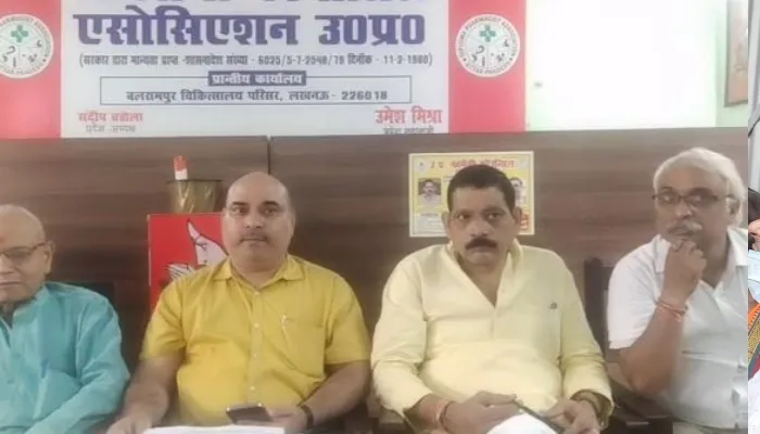 लखनऊ: 22 दिन बाद भी नहीं मिला न्याय, स्वास्थ्यकर्मियों में बढ़ता जा रहा गुस्सा