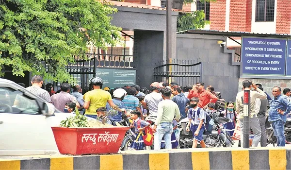 अमृत विचार अभियान : नियमों को ठेंगा दिखा रहे हाईवे से सटे स्कूल, एक-दूसरे के सिर ठीकरा फोड़ने में जुटे अधिकारी