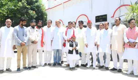 बरेली: सपा कार्यकर्ताओं ने एसएसपी को ज्ञापन सौंपकर की ये मांग, देखें Video