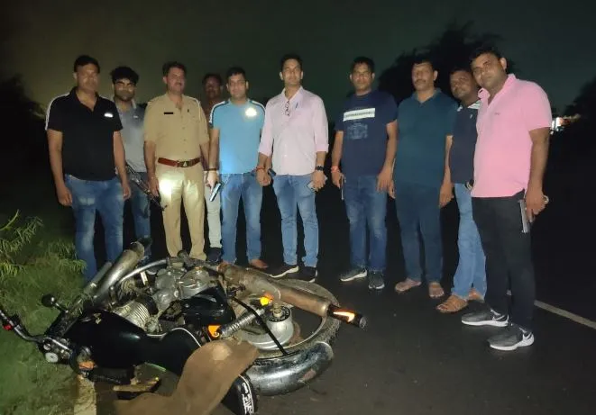 मथुरा: एक्शन में पुलिस, अंतरराज्यीय शातिर वाहन चोर मुठभेड़ के दौरान गिरफ्तार