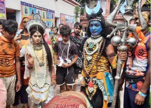 बरेली: सावन के दूसरे सोमवार को गंगा जल से भोलेनाथ का जलाभिषेक करने उमड़े भक्त, नाथनगरी हुई शिवमय