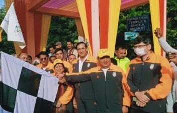 नैनीताल: रन फॉर पहाड़ थीम के साथ मानसून माउंटेन मैराथन का आगाज, धावकों का हौसला बढ़ाने पहुंचे अभिनेता हेमंत पांडे