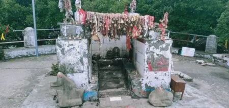 यहां मौजूद है 3260 मीटर ऊंची चोटी पर भारत का दूसरा ब्रह्मा मंदिर