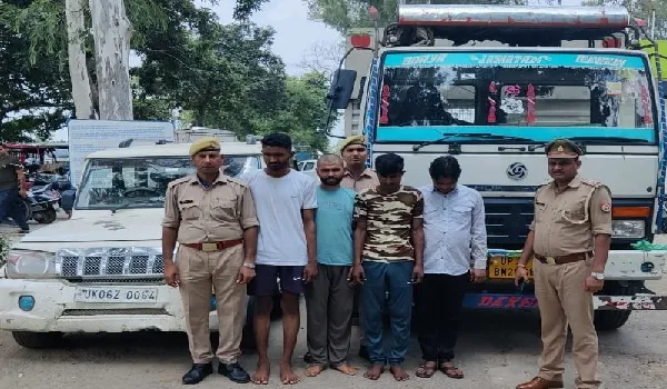 संभल :  केंटर लूट के चार आरोपी गिरफ्तार, तीन फरार