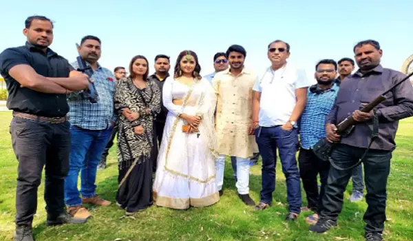 नेहाश्री एंटरटेनमेंट के बैनर तले भोजपुरी फ़िल्म ‘पड़ोसन’ की शूटिंग शुरू, तीन निर्देशक मिल कर रहे हैं डायरेक्ट
