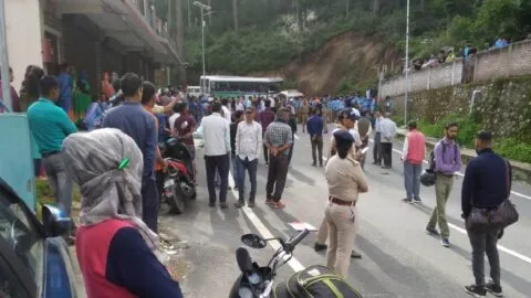 उत्तराखंड: चंपावत में तिरंगा रैली में शामिल होने जा रहे स्कूली छात्र को कैंटर ने कुचला, मौके पर मौत
