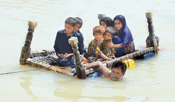 बाढ़ आपदा से निपटने के लिए पाकिस्तान ने की अंतरराष्ट्रीय समुदाय से मदद की गुहार