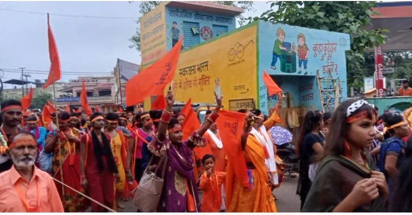 बरेली: नाथ नगरी परिक्रमा सेवा समिति की ओर से मंदिरों की पैदल परिक्रमा का आयोजन