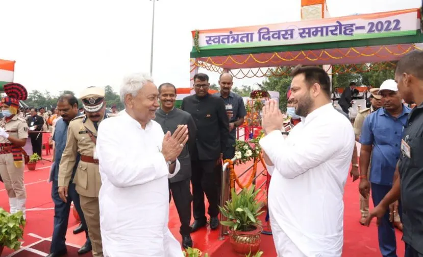 बिहार में बहार बा! तेजस्वी से आगे निकले नीतीश, किया 20 लाख रोजगार का ऐलान