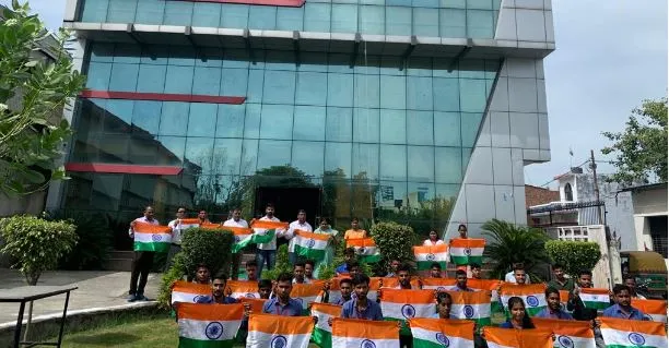 बरेली: स्वतंत्रता दिवस पर सरकारी और निजी संस्थानों में शान से फहराया गया तिरंगा