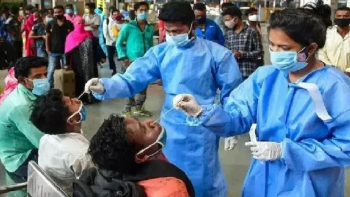 Covid-19 Updates: पिछले 24 घंटे में कोरोना के 13,272 नए मामले, एक्टिव केस घटकर 1.01 लाख
