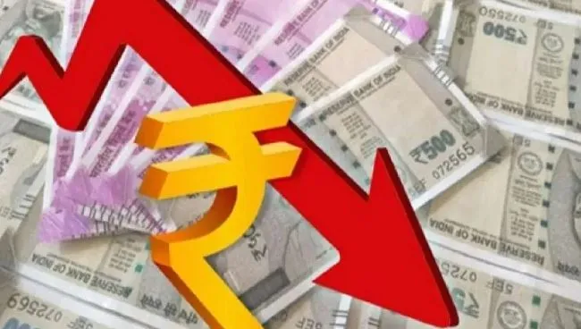 अमेरिकी डॉलर के मुकाबले रिकॉर्ड निचले स्तर पर रुपया, जानें आपकी जेब पर क्या होगा असर