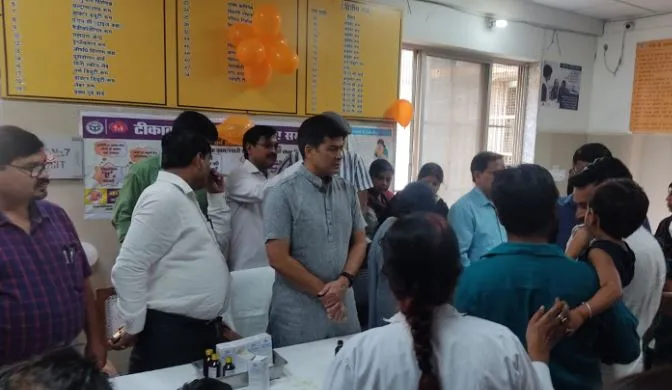 बरेली: मेयर ने पांच साल तक के बच्चों को विटामिन A की पिलाई खुराक, अस्पताल की सुविधाओं का लिया जायजा