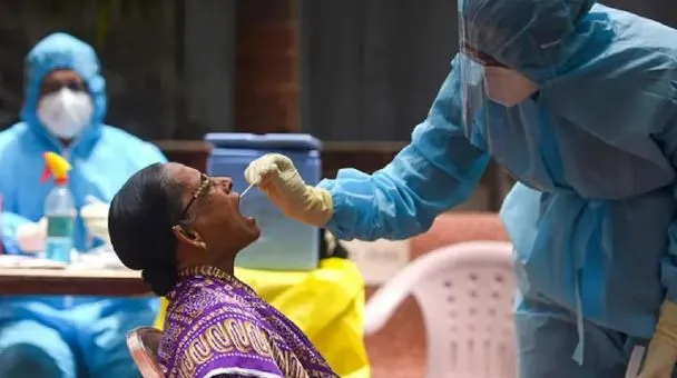 Corona Updates: कोविड-19 की संख्या में भारी गिरावट, महज एक दिन में केस हो गए इतने कम