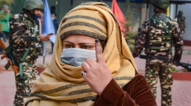 चुनाव आयोग का बड़ा ऐलान: जम्मू-कश्मीर में रह रहे बाहरी लोग भी डाल सकेंगे वोट, आर्म्स फोर्स के जवान वोटर लिस्ट में जुड़वा सकेंगे नाम