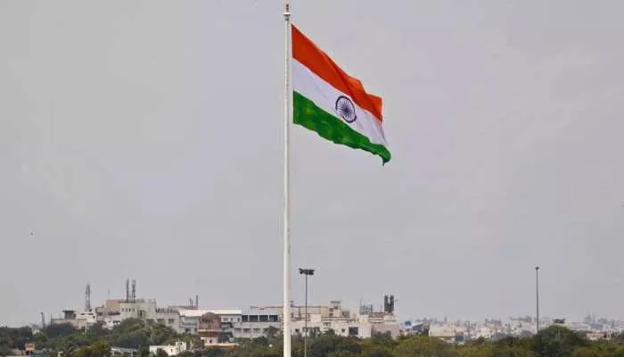 बरेली: घरों से सम्मानपूर्वक उतरवा कर रखवाए जाएंगे तिरंगा, DPRO ने दिए निर्देश