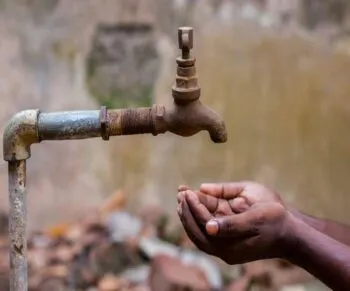 गरमपानी: पानी की बूंद-बूंद के लिए हलकान नौनिहाल