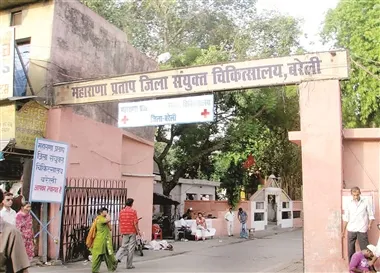 पीलीभीत के दो लोगों को सांप ने काटा, हालात बिगड़ने पर बरेली जिला अस्पताल में भर्ती