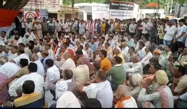 बिजनौर: नोएडा के श्रीकांत त्यागी के समर्थन में उतरा त्यागी समाज