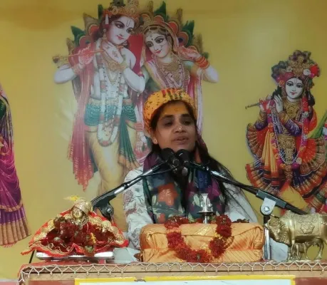 इटावा : कृष्ण जन्म पर नन्द बाबा के घर मनाई गई खुशियां, श्रीमद भागवत कथा का श्रद्धालुओं ने लिया आनंद