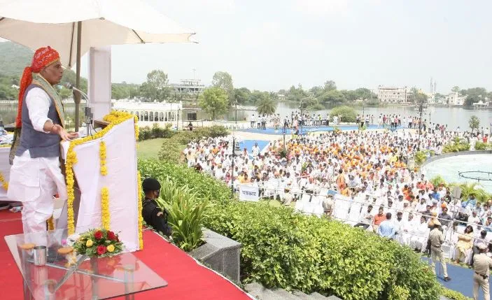उदयपुर आए रक्षामंत्री राजनाथ सिंह बोले- मोदी के कहने पर रुका था रूस-यूक्रेन युद्ध