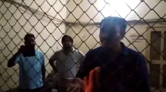 पीलीभीत: अघोषित बिजली कटौती पर फूटा आक्रोश तो जाल में बंद हुए अफसर-कर्मचारी