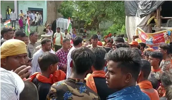 मुरादाबाद: खेल रहे बच्चों ने कांवड़ियों को मारा पत्थर, हंगामा