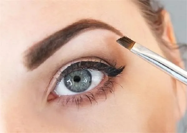 आईब्रोज की शेप बनाते समय इन 4 बातों का रखें ख्याल - tips-for-eyebrow-setting-for-perfect-look - Nari Punjab Kesari