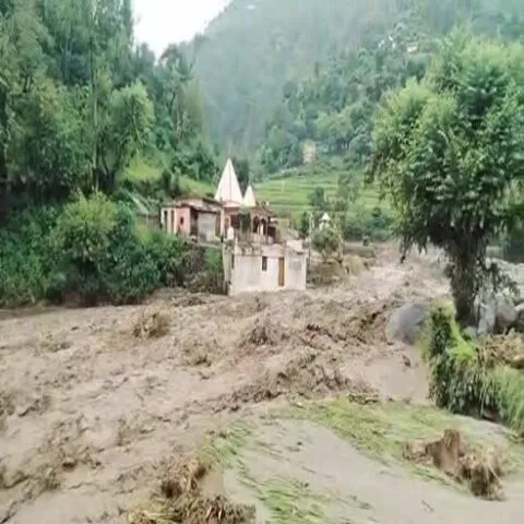 रुद्रप्रयाग में आफत बनकर बरसी बारिश, बादल फटने से हिलाउं नदी उफान पर, सैकड़ों हेक्टेयर कृषि भूमि तबाह