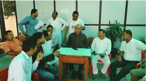 हल्द्वानी: सड़कों के गड्ढे खोल रहे निम्न गुणवत्ता और कमीशनखोरी की पोल, ग्राम प्रधानों ने विधायक भगत को बताया झोल