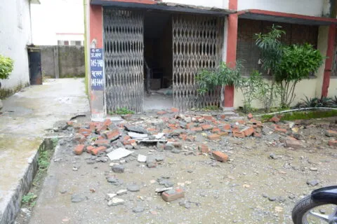 हल्द्वानी: कहीं बारिश न कर दे एमबीपीजी कॉलेज की कमजोर बिल्डिंग ध्वस्त, जिम्मेदार बेपरवाह