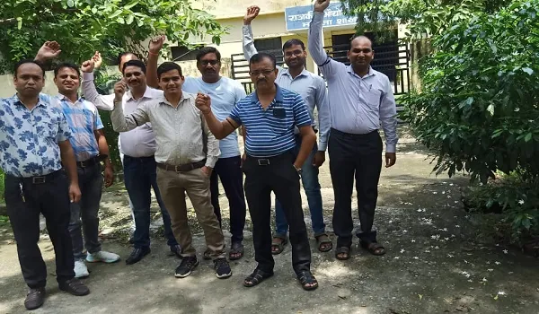 मुरादाबाद: आईटीआई के अनुदेशकों ने काला फीता बांधकर जताया विरोध