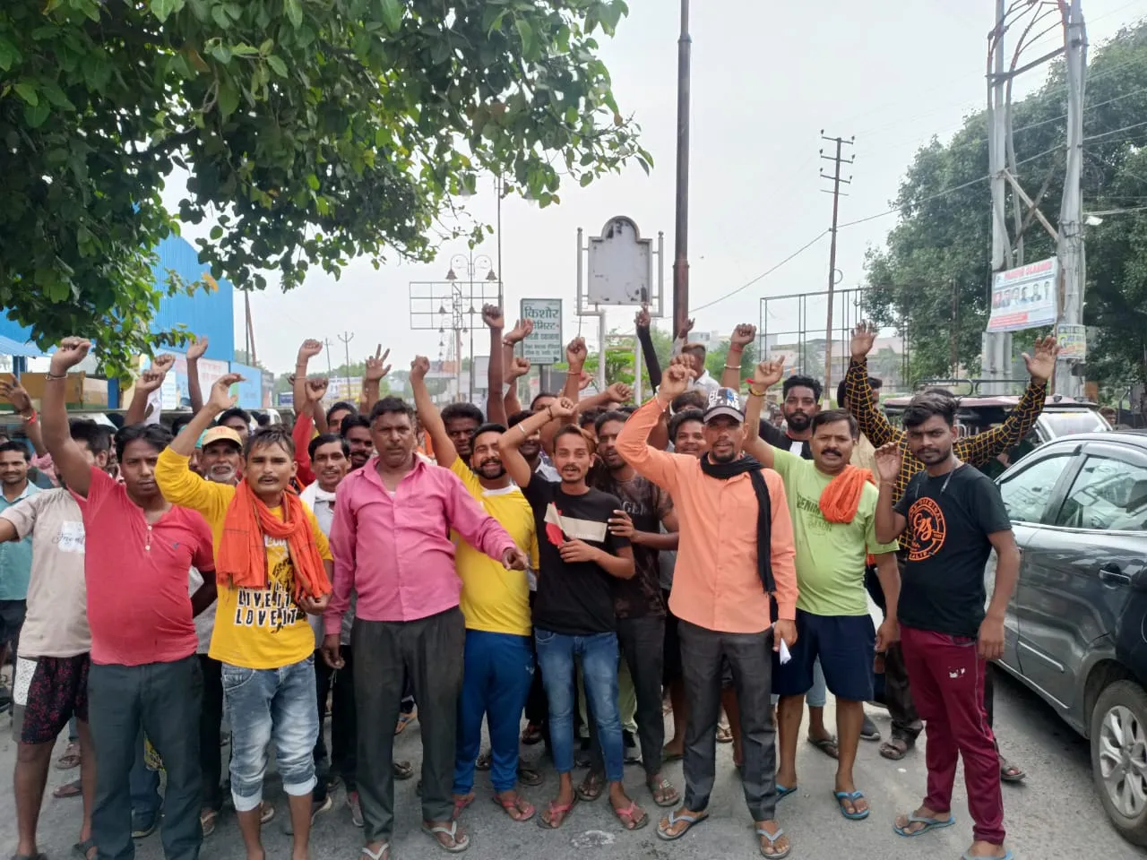 बरेली: सफाई कर्मियों ने की हड़ताल, सुबह कई इलाकों से नहीं उठा कूड़ा