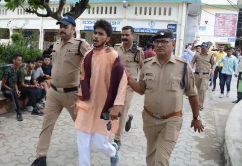 हल्द्वानी: रिजल्ट में जीरो देख भड़के छात्र, प्राचार्य की टेबल पर तोड़ा गिलास, पुलिस से भिड़ गए