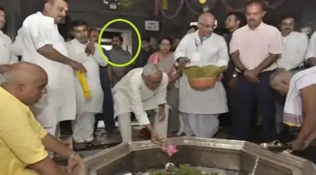 विष्णुपद मंदिर में मुस्लिम मंत्री इसराइल मंसूरी के प्रवेश के बाद गर्भगृह का हुआ शुद्धिकरण