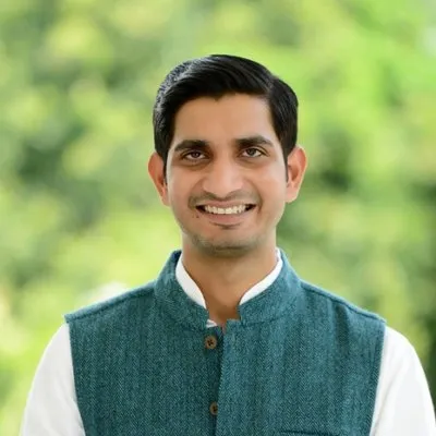 लखनऊ : आदित्य यादव ने किया वादा, शिवपाल के पुराने साथियों को पार्टी में लाएंगे वापिस