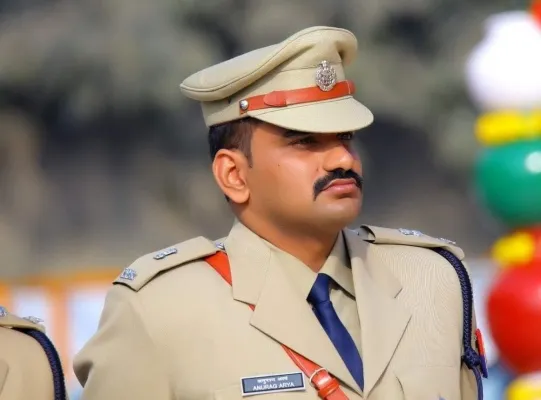 आजमगढ़ : एसपी अनुराग आर्य को मिला गोल्ड मेडल