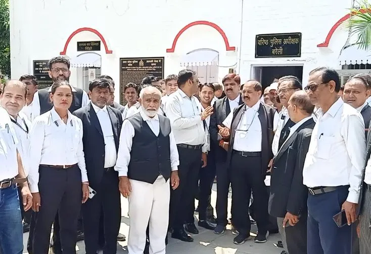बरेली: अधिवक्ता के मुकदमे की विवेचना कर रहे दरोगा पर आरोपी की मदद करने का लगा आरोप