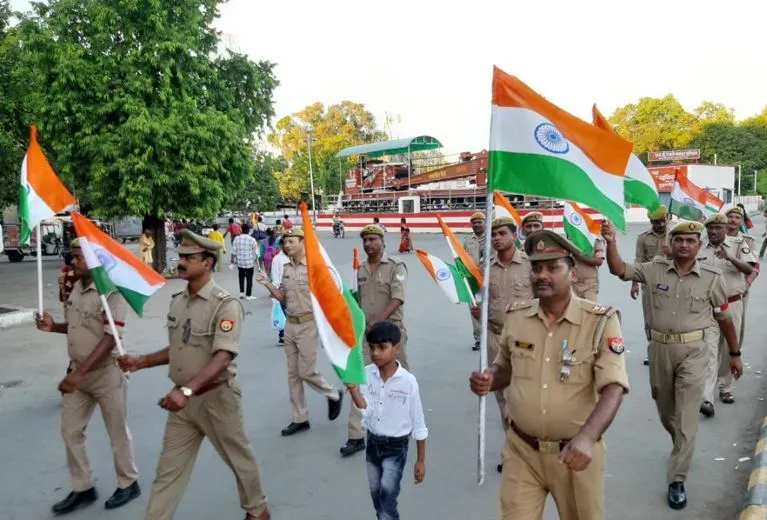 पीलीभीत: हर तरफ आजादी का जश्न, जीआरपी ने निकाली तिरंगा यात्रा