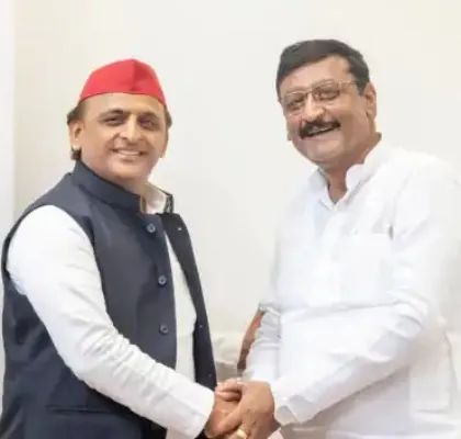 लखनऊ : अखिलेश यादव से मिले राष्ट्रीय समता पार्टी के शशि सिंह, हुई यह चर्चा