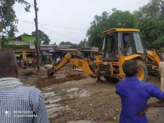 अयोध्या : एनएचएआई ने हटाया अतिक्रमण, लगा एकतरफा कार्रवाई का आरोप