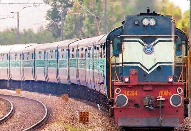 बरेली-मुरादाबाद पैसेंजर रिशेड्यूल करने से यात्री हुए परेशान, यात्रियों ने मंडल रेल प्रबंधक को किए ट्वीट