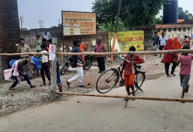 बरेली: वनखंडी नाथ मंदिर पर लगाए बैरिकेडिंग, लोग परेशान